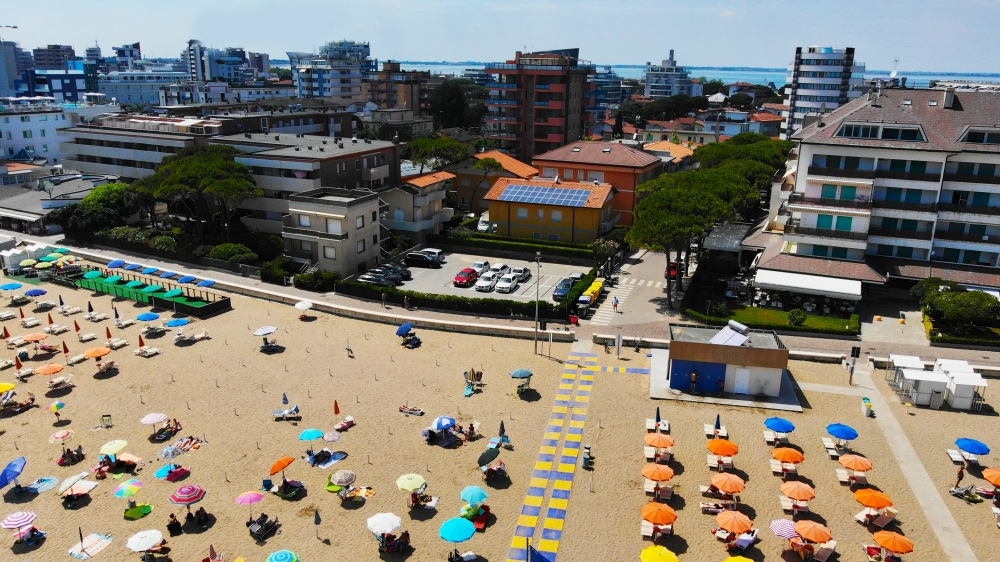 SPIAGGIA LIBERA ACCANTO UFFICIO SPIAGGIA 1 GRANCHIO - agenzia ATLANTIDE 