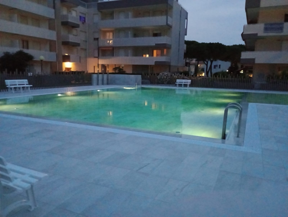 FOTO PISCINA RES.MARE  DI SERA - agenzia ATLANTIDE 