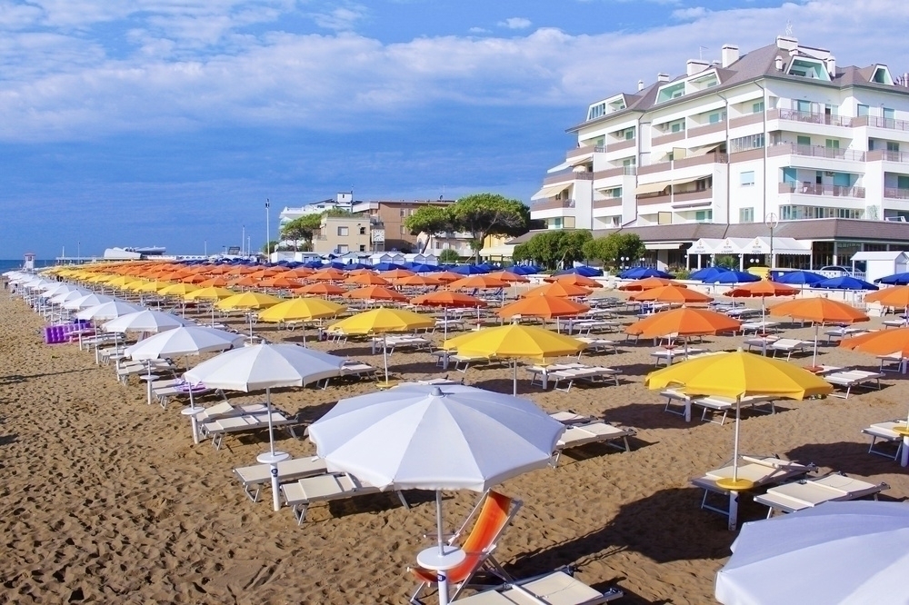 DIE WOHNUNGEN SIND NEBEN STRANDBUERO NR. 1 "GRANCHIO" - agentur ATLANTIDE 